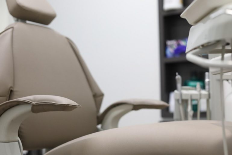 Fotel w gabinecie medycznym