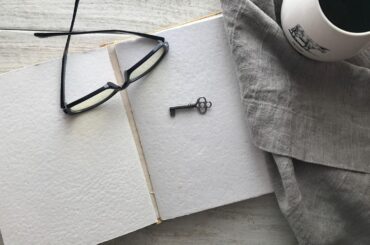 Zeszyt i okulary